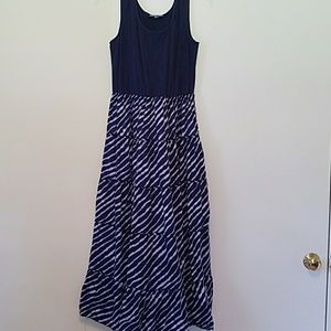 O.S.O. Casual Dresses - Tiered maxi dress navy and white size Large O.S.O. Casual Dresses - Tiered maxi dress navy and white size Large